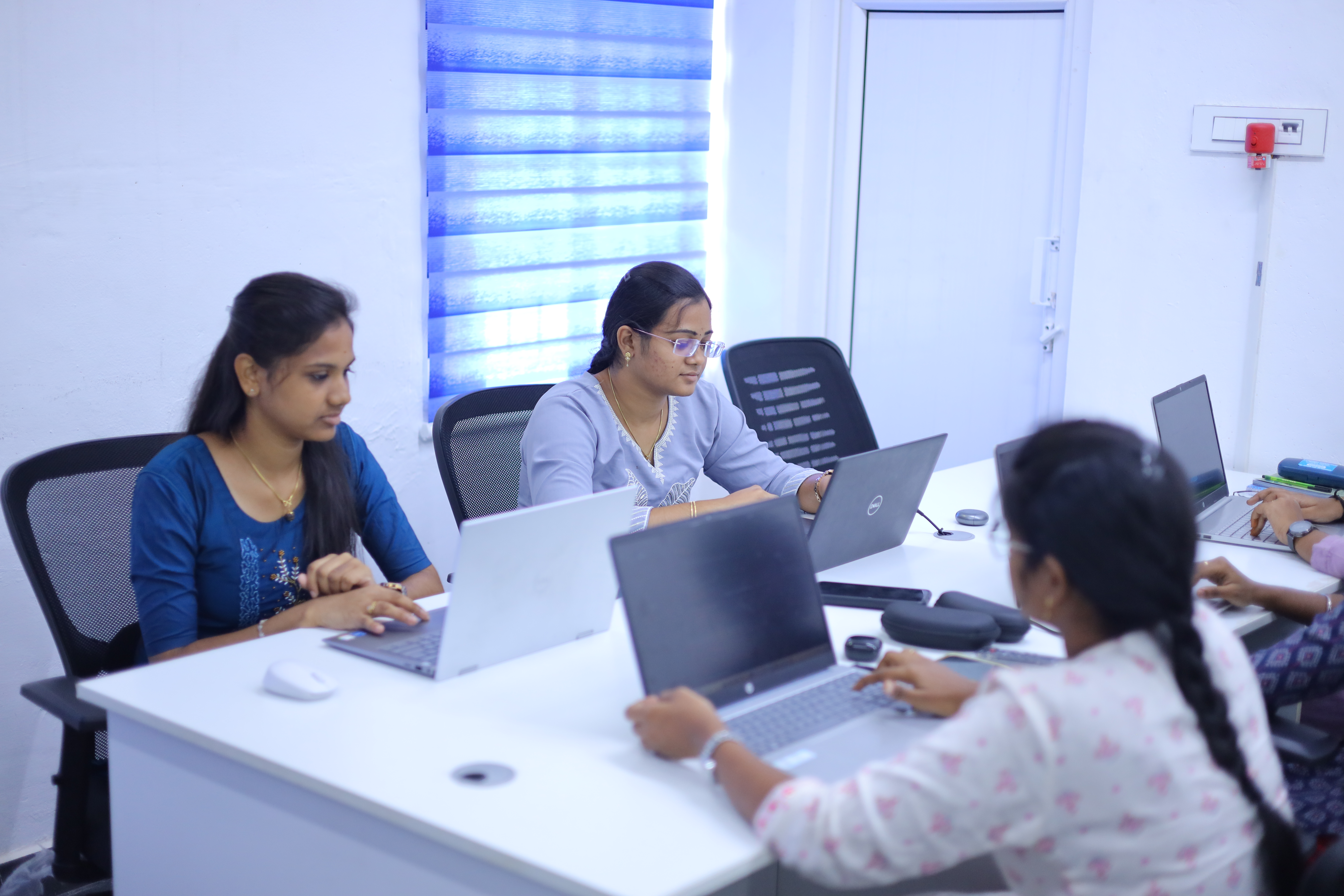 Onruyl team working together